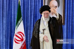 حضرت آیت الله خامنه ای رهبر معظم انقلاب اسلامی