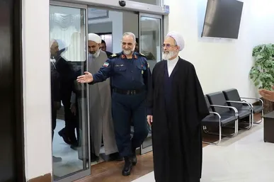 آیت‌الله اعرافی در ستاد فرماندهی انتظامی استان قم حاضر شد و از نیروهای فراجا قدردانی کرد