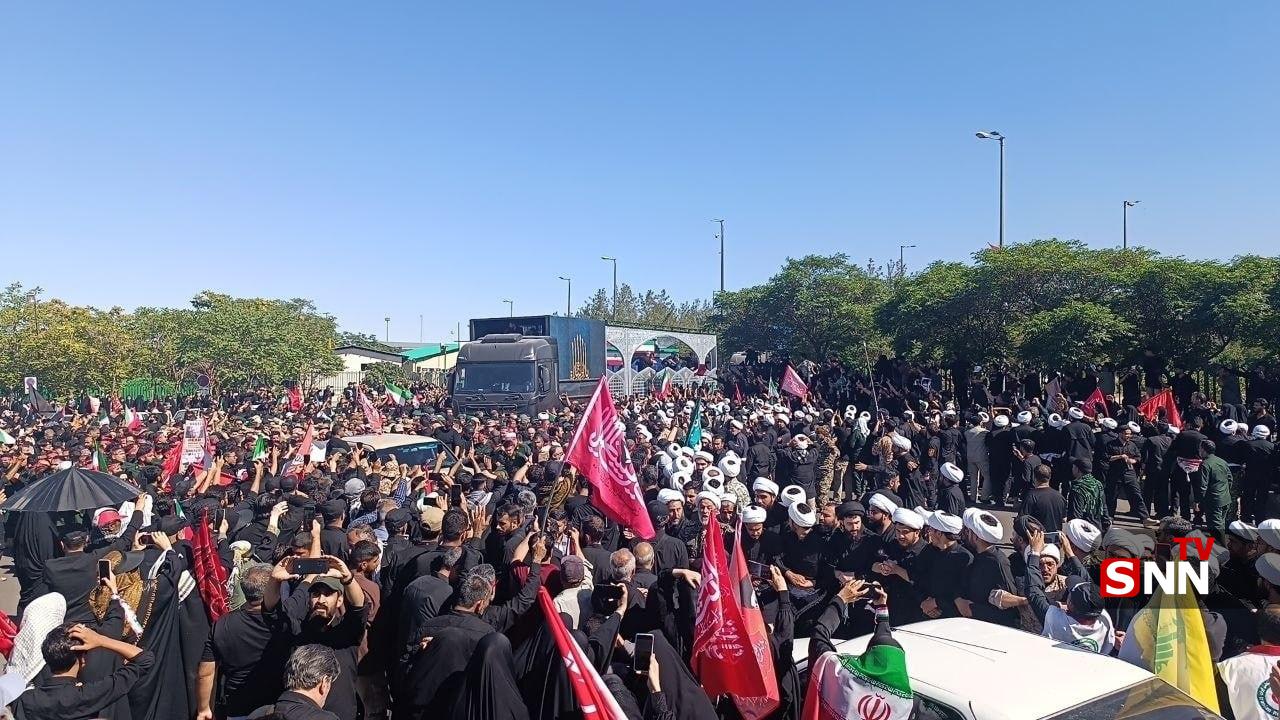 صحن امام رضا چشم به راه پیکر مطهر قائد امت/ دیار خراسان یک صدا رنگ خونخواهی گرفت + فیلم صحن امام رضا چشم به راه پیکر مطهر قائد امت/ دیار خراسان یک صدا رنگ خونخواهی گرفت + فیلم