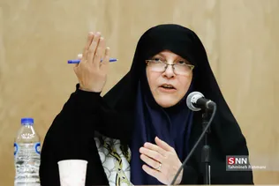 نشست بررسی نقش زنان در افق چهل سال انقلاب 