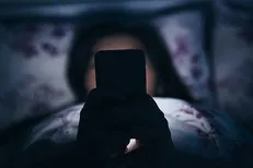 نور آبی تلفن همراه عامل ناباروری در زنان