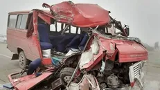 واژگونی مینی‌بوس در محور شهرضا ۱۲ مصدوم برجای گذاشت