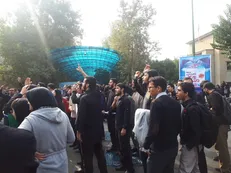 دانشجویان در اعتراض به عملکرد اقتصادی دولت شعارهای اعتراضی سر دادند+ فیلم و عکس