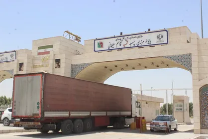 خروج موقت ۳۴۰۰ کامیون حامل تجهیزات موکب&zwnj;ها از مرز مهران/ بازگشت ۲۳۵۰ دستگاه به کشور