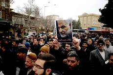 احتمال انتقام‌ ایران بعد از پایان عزاداری / مردم تهران به سردار سلیمانی ادای احترام کردند