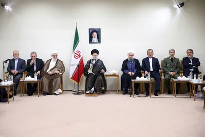 رئیس جمهور و اعضای هیات دولت با رهبر انقلاب دیدار کردند