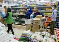 توزیع ۱۰۲۰ تن روغن و برنج در استان بوشهر