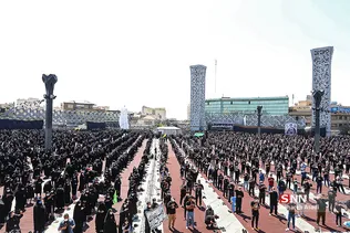 عزاداری ظهر عاشورا در میدان امام حسین (ع)