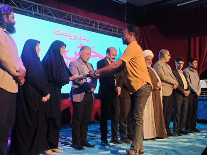 میناب پرچم&zwnj;دار تئاتر هرمزگان/تأکید مسئولان بر نقش هنر در تعالی فرهنگی و اجتماعی