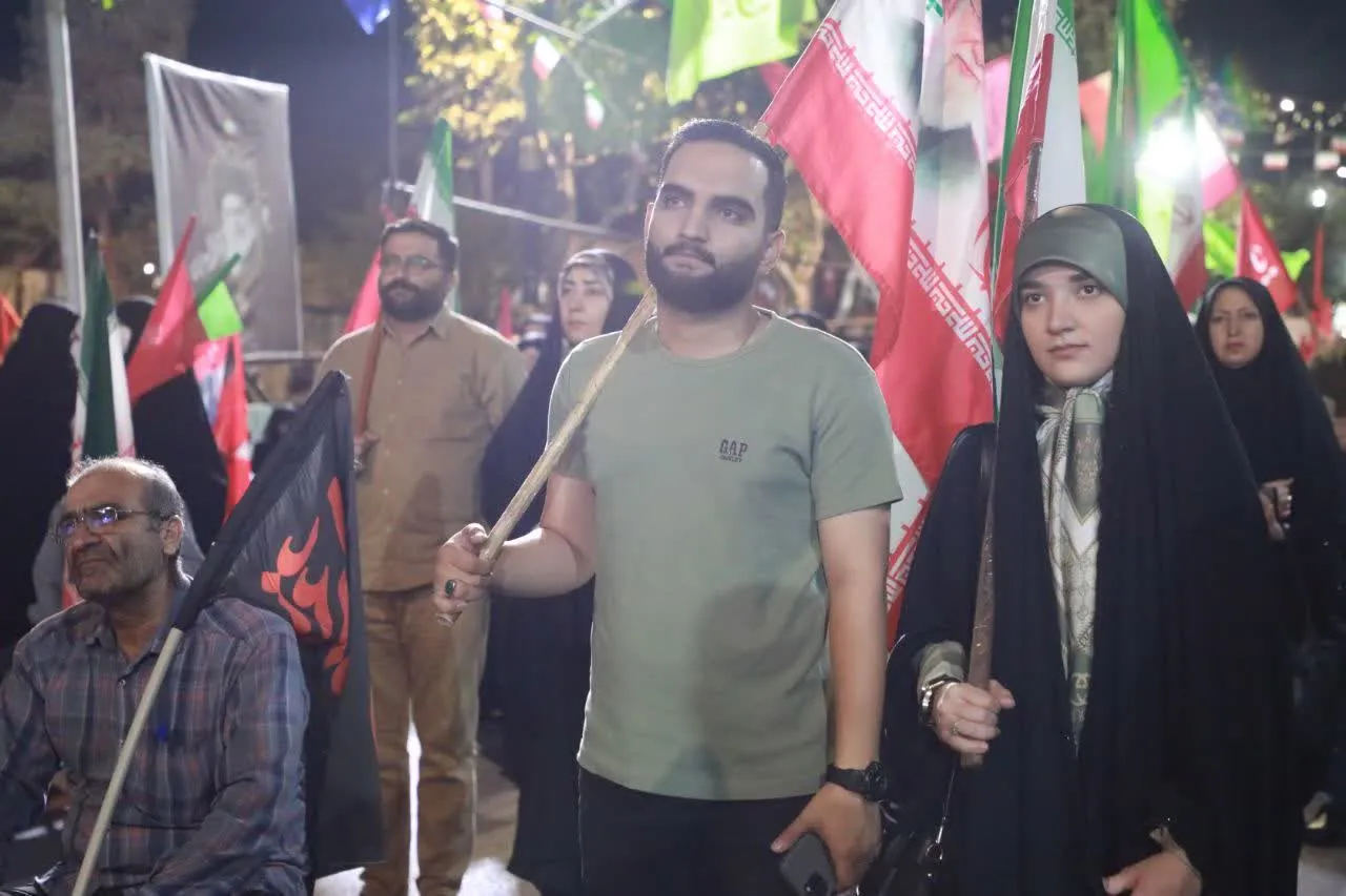 حضور مردم سمنان در خیابان در شب ۲۰۱ اقتدار/ سمنانی‌ها تأکید کردند راه شهدا را ادامه خواهند داد+فیلم