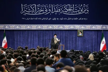 دیداری که هر جمله&zwnj;اش یک کلاس درس بود/از قاب تلویزیون تا حضور در حسینیه؛ روایت یک انتظار