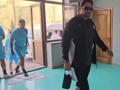 ورود کادرفنی تیم ملی به ورزشگاه استقلال تاجیکستان برای برگزاری اولین تمرین پیش از بازی با هندوستان
