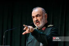 سرلشکر سلامی: بسیج توانسته سیاست‌های پیچیده و تار عنکبوتی دشمنان را متلاشی کند /  با بسيج، آرزوهای دشمن را دفن می‌کنیم