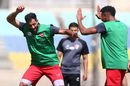 عالیشاه همچنان در تمرین انفرادی پرسپولیس / چالش گروهی، برنامه کادر فنی