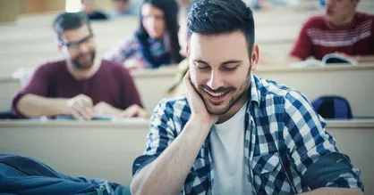 کلاس حضوری یا آنلاین یوس را انتخاب کنیم؟