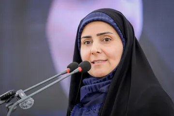 وزیر راه و شهرسازی: رهبر شهید تأکید ویژه‌ای بر اتصال چابهار به زاهدان و شبکه ریلی کشور داشتند / بانوانی بودند که شبانه‌روز شجاعانه در زمان جنگ در بنادر حضور داشتند تا ترخیص کالا سریع‌تر انجام شود + فیلم