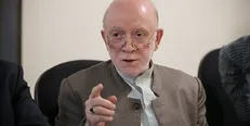 دشمن از تصمیمات اقتصادی دولت مطلع، ولی مجلس بی‌خبر است