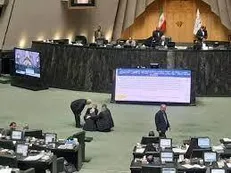نادران به تحصن خود در صحن مجلس پایان داد