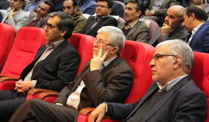 &zwnj;نمی&zwnj;توان داخل اتاق نشست و دانشگاه را اداره کرد