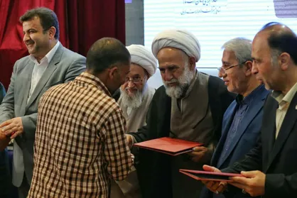 ۱۰۰۰ بسته لوازم خانگی ایرانی توسط ستاد اجرایی فرمان امام (ره) به سیل&zwnj;زدگان مازندرانی اهدا شد