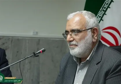 پاسخ علی دایی به خبرنگاران درباره حضور در دادگاه کیفری: به شما ربطی ندارد که مثل اختاپوس دور من را گرفته&lrm;اید