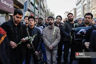 حرکت دانشجویان به سمت بیت رهبری برای عرض تسلیت 
