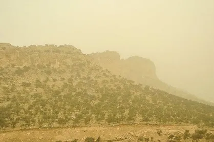 گرد و غبار در ایلام فروکش می&zwnj;کند، اما احتمال تشدید موقتی و بازگشت دوباره وجود دارد