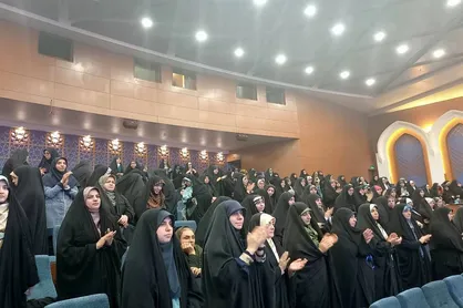 تکریم مقام معلم باید در جامعه فراگیر شود/ معلمان باید قدر جایگاه خود را بدانند چون آینده ایران اسلامی را می&zwnj;سازند