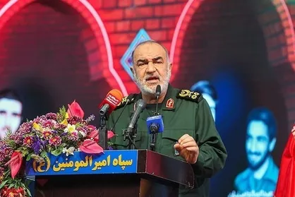 سردار سلامی: دشمنان از بیم پاسخ ایران در لاک دفاعی فرو رفتند / زمان و کیفیت انتقام را الان اعلام نمی&zwnj;کنیم