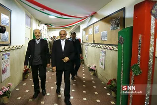 نواختن زنگ انقلاب در مدرسه رفاه