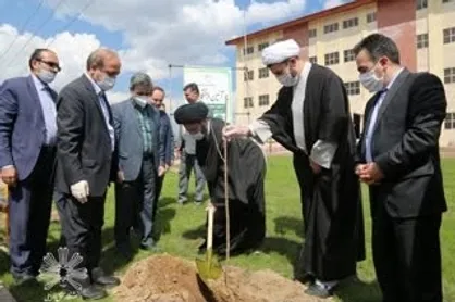 کاشت ۱۷۰۰۰ اصله نهال درخت در دانشگاه محقق اردبیلی