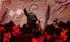 سید مجید بنی فاطمه در هیأت ریحانةالحسین (س) مرثیه خوانی می‌کند