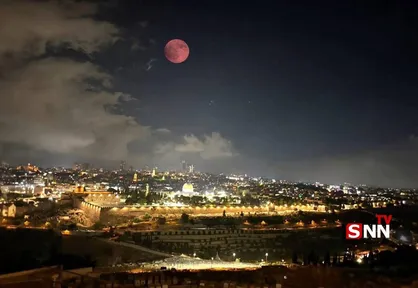 تصویری از ماه گرفتگی شبِ گذشته بر فراز مسجدالاقصی