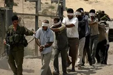 تصویر توهین‌آمیز نظامیان صهیونیست با اسیر فلسطینی جنجال‌ساز شد