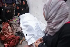 هر ۱۵ دقیقه یک شهید در غزه/ بمباران خانه‌ها و چادر‌های آوارگان توسط رژیم صهیونیستی ادامه دارد