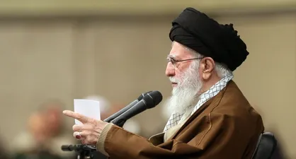 رهبر انقلاب در دیدار دست&zwnj;اندرکاران کنگره شهدای کاشان: صبر و شکر مادران شهدا، با ابزارهای هنری به تصویر کشیده شود +فیلم