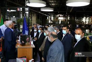 بازدید ستاری و ضرغامی از نمایشگاه ایران ساخت
