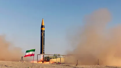 مهمترین ویژگی&zwnj;های موشک بالستیک خرمشهر ۴ از سرجنگی بارشی تا مجهز به هوش مصنوعی + فیلم