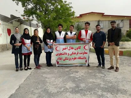 دانشجویان دختر دانشگاه علوم پزشکی ایلام &nbsp;از خانه سالمندان بازدید کردند