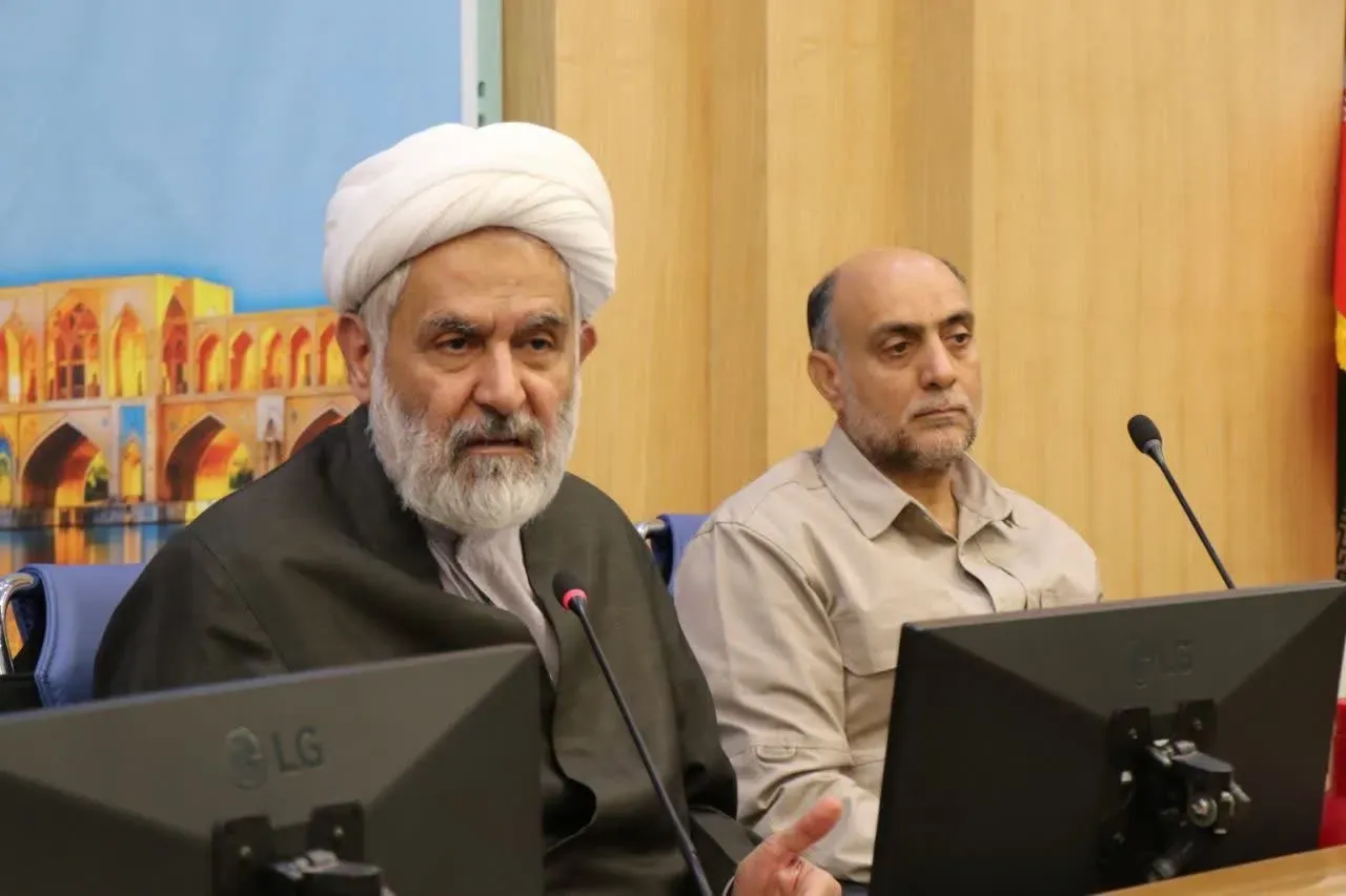 نشست بصیرتی رئیس سازمان بسیج با اساتید و دانشجویان و نخبگان دانشگاه های اصفهان
