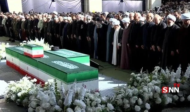 روز دوم وداع با رهبر شهید/ اقامه نماز بر پیکر مطهر قائد شهید امت در مصلی تهران + فیلم