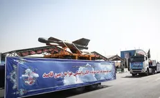 رژه انواع تجهیزات و سامانه‌های ارتش/ نمایش موشک «فکور»