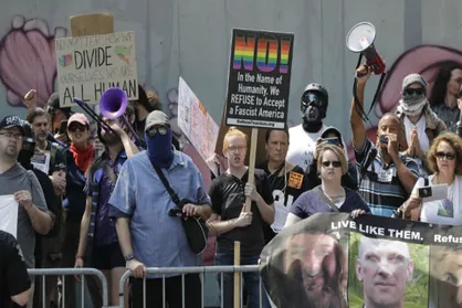 موافقان و مخالفان حمل سلاح در آمریکا به خیابان ریختند