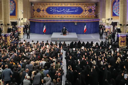 رهبر انقلاب: دستاورد جوانان ما چشم دنیا را متحیر کرده است / برخی در داخل پیشرفت&zwnj;ها را پنهان می&zwnj;کنند+فیلم