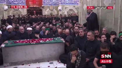 گریه و عزاداری خادمان حرم حضرت عباس (ع) در جوار پیکر رهبر شهید انقلاب