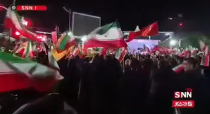حضور پررنگ مردم در صحنه در میدان صادقیه تهران + فیلم