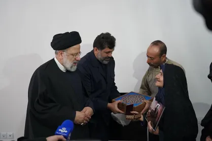 وعده سفر اول رییس جمهور در سفر دوم محقق شد/ انتقال خانه بانوی پیر زنجانی