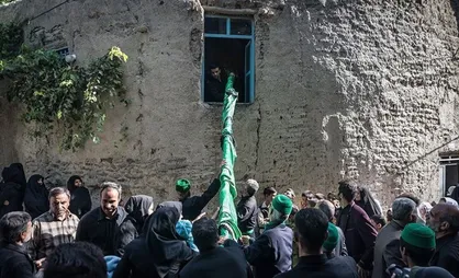 توصیف مراسم &laquo;علم&zwnj;بران&raquo; از زبان یک دانشجوی تفرشی/ هیئت دانشجویی دانشگاه تفرش دهه دوم محرم به عزاداری می&zwnj;پردازد