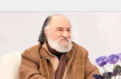 داریوش ارجمند در واکنش به شایعه درگذشتش؛ زندگی چیز غریبی است + فیلم