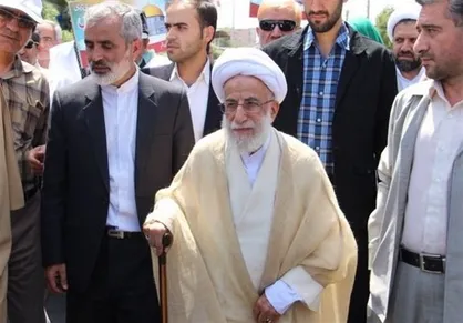 آیت&zwnj;الله جنتی به خیل عظیم راهپیمایان پیوست